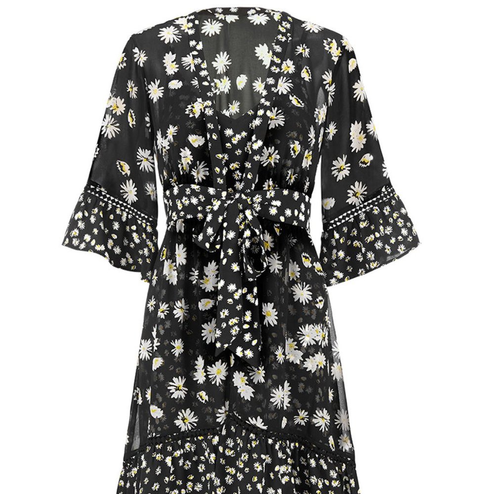 CAbi Daisy Dress. Floral wrap excellent condition